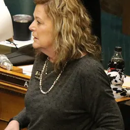 Portrait of Tracy Kraft-Tharp