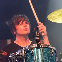 Portrait of Simon Scott
