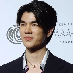 Portrait of Phakphum Romsaithong