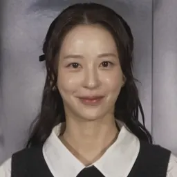 Portrait of Oh Ah-yeon