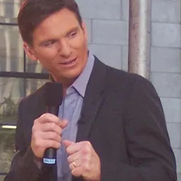 Portrait of Bill Weir