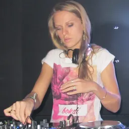 Portrait of Nora En Pure