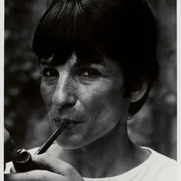 Portrait of Caroline Alexander