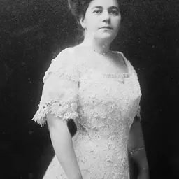 Portrait of Renee Harris