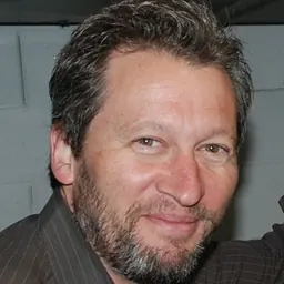 Portrait of Ken Kwapis
