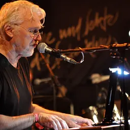 Portrait of David Knopfler
