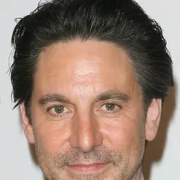 Portrait of Scott Cohen