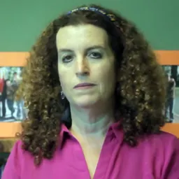 Portrait of Lisa Aronson Fontes