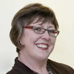 Portrait of Leeanne Carey