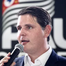Portrait of Cauê Macris