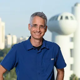 Portrait of Ron Milo