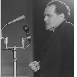 Portrait of Helmut Aris