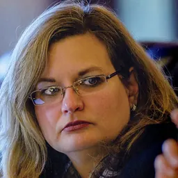 Portrait of Shannon Jones