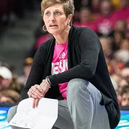 Portrait of Teri Moren