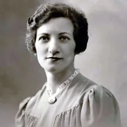 Portrait of Léa Roback