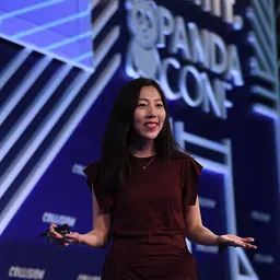 Portrait of Julie Zhuo