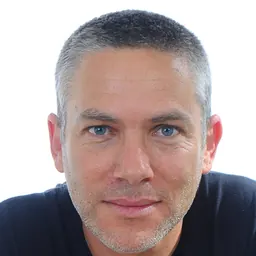 Portrait of Eran Viezel