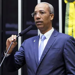 Portrait of Léo Motta