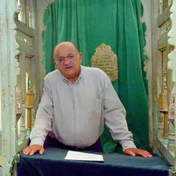 Portrait of Simon Levy