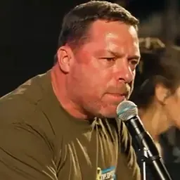 Portrait of Eyal Naveh