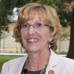 Portrait of Linda Norman