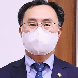 Portrait of Moon Sung-wook