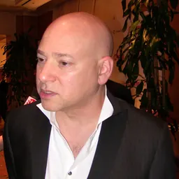 Portrait of Evan Handler