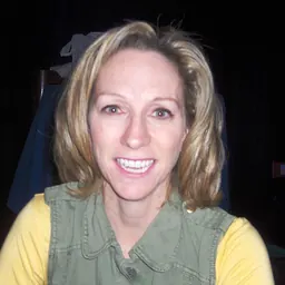 Portrait of Beth Mowins