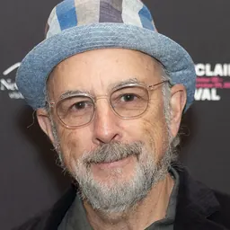 Portrait of Richard Schiff