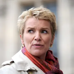 Portrait of Élise Lucet