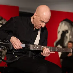 Portrait of Elliott Sharp