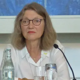 Portrait of Esther Schapira