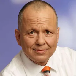 Portrait of Robert Hochbaum