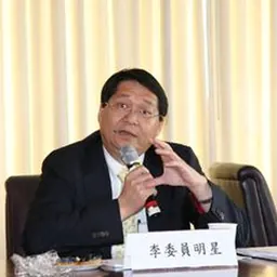Portrait of Mark Li
