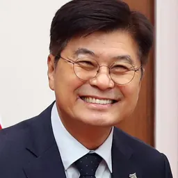 Portrait of Lee Chunhee