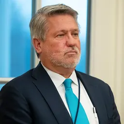 Portrait of Bill Shine