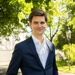 Portrait of Douglas Hoyos