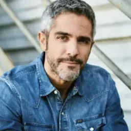 Portrait of Roberto Leal