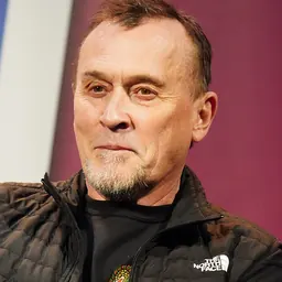 Portrait of Robert Knepper