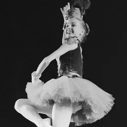 Portrait of Suki Schorer