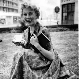 Portrait of Tea Ista