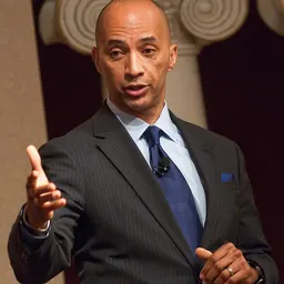 Portrait of Byron Pitts