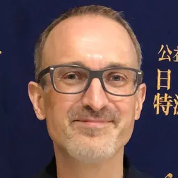 Portrait of Jon Mitchell