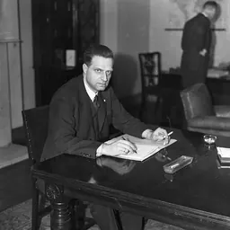 Portrait of Hans Gispen