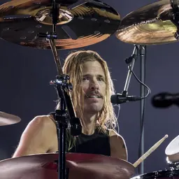 Portrait of Taylor Hawkins