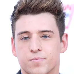 Portrait of Taylor Henderson