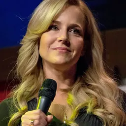 Portrait of Julie Benz