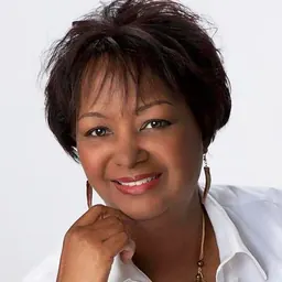 Portrait of Rachel Renee Russell