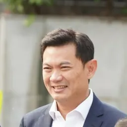 Portrait of Suchatvee Suwansawat