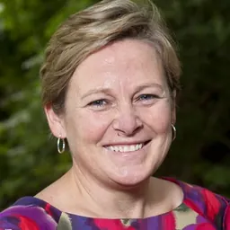 Portrait of Pauleen Bennett